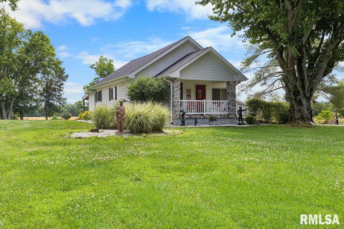 Property Photo: 12054 Saraville Road IL 62959
