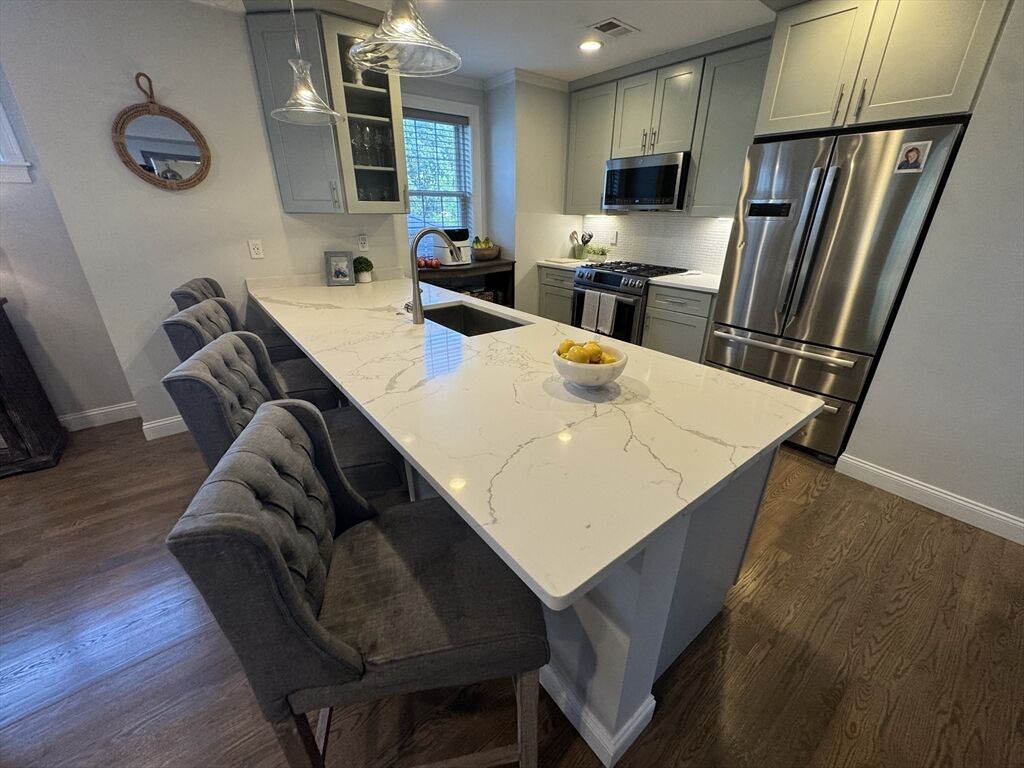 Property Photo:  49 Leyden St 5  MA 02128 