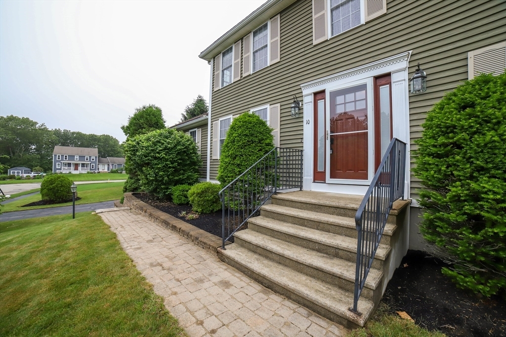 Property Photo: 10 Morgan Circle MA 01520