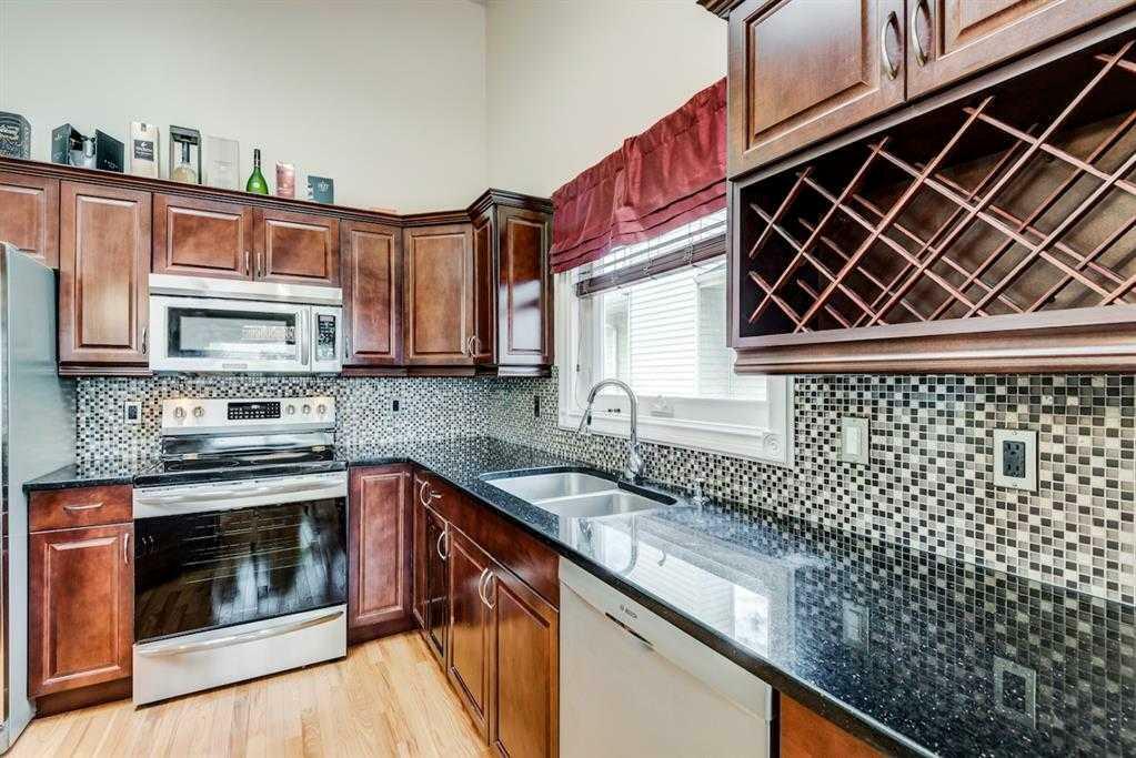 Photo de la propriété: 33 Sandringham Road NW AB T3K 3V4