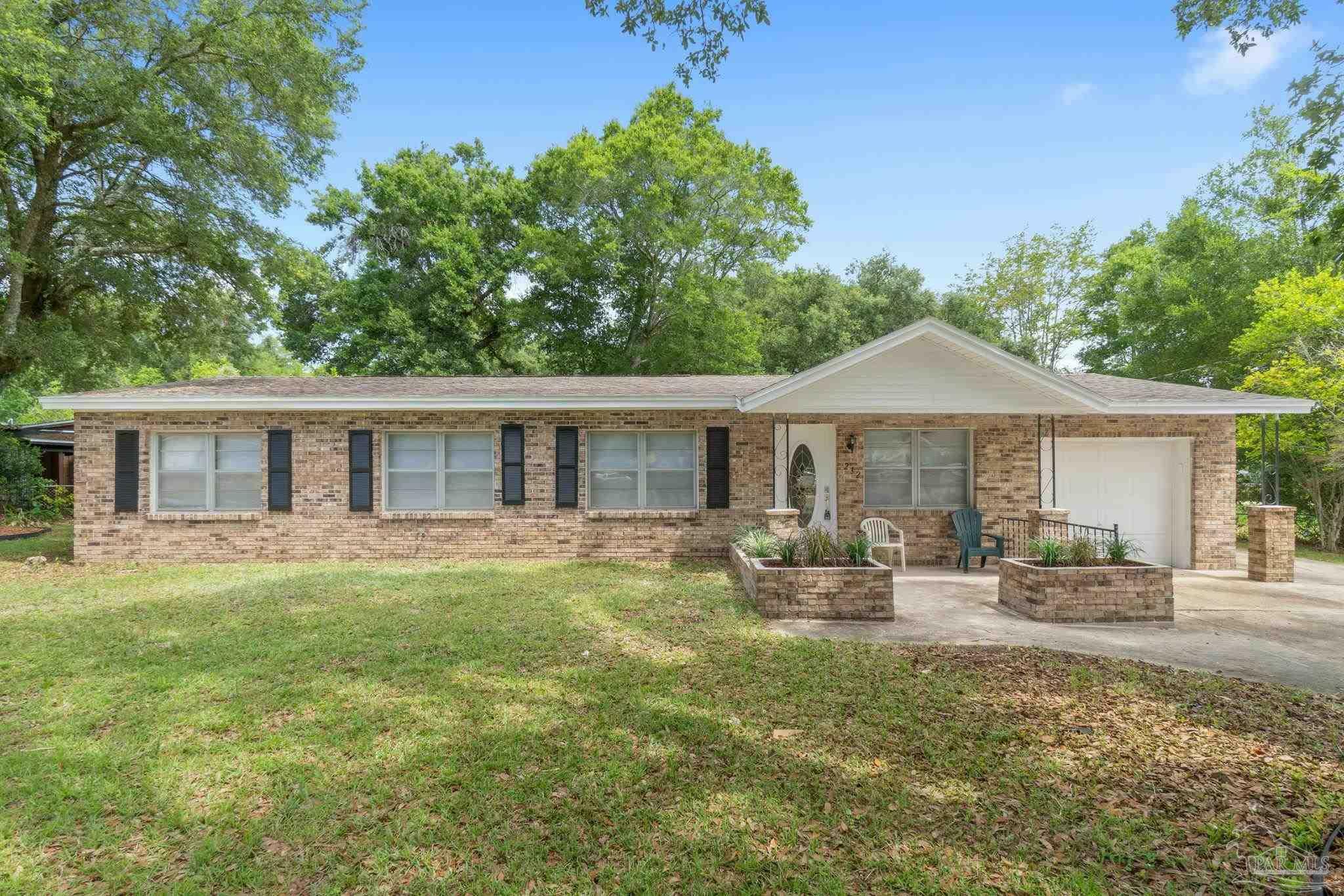Property Photo: 232 Edison Dr FL 32505