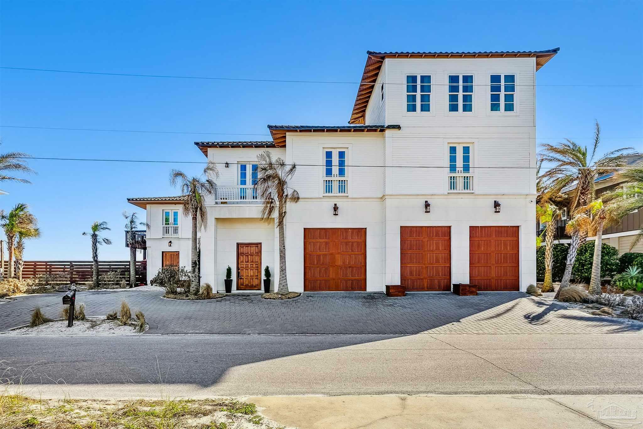 Property Photo: 808 Ariola Dr FL 32561