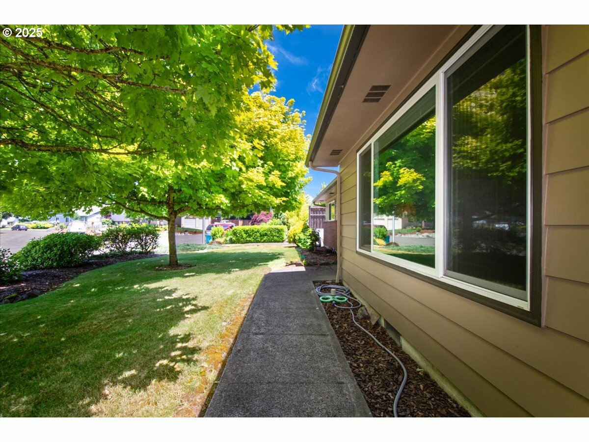 Property Photo: 417 Phoenix Way WA 98661