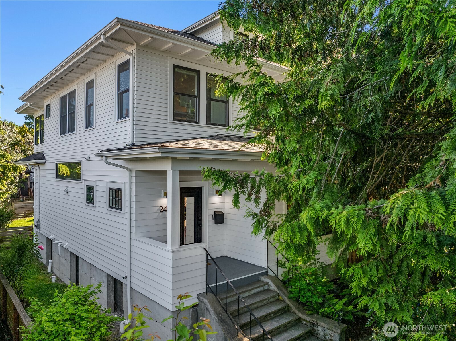 Property Photo:  2411 E Helen Street  WA 98112 