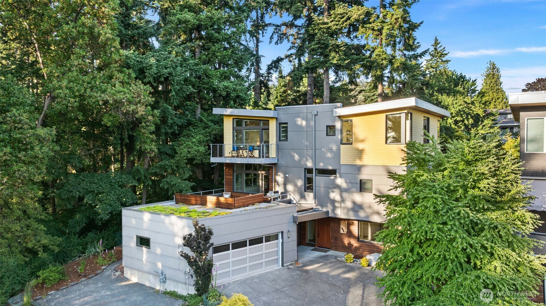 Property Photo: 4018 131st Place SE WA 98006