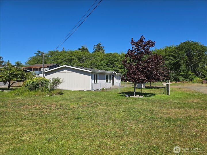 Property Photo:  518 W Lee Avenue  WA 98595 