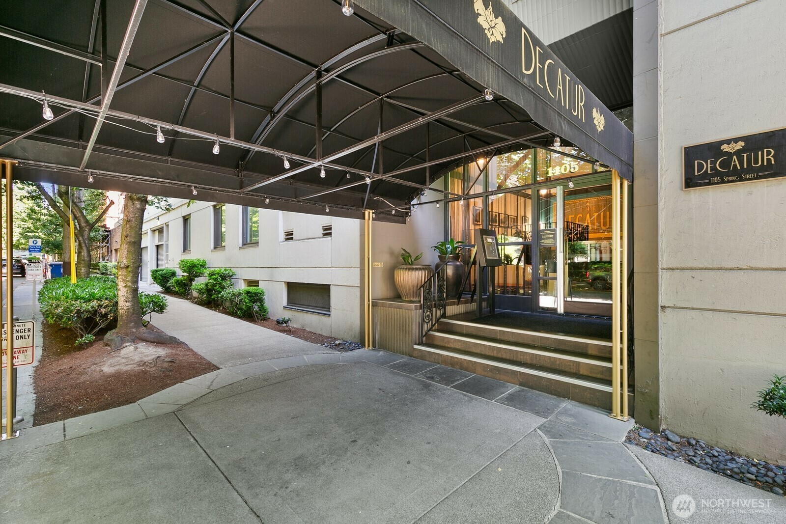 Property Photo:  1105  Spring Street 1106  WA 98104 