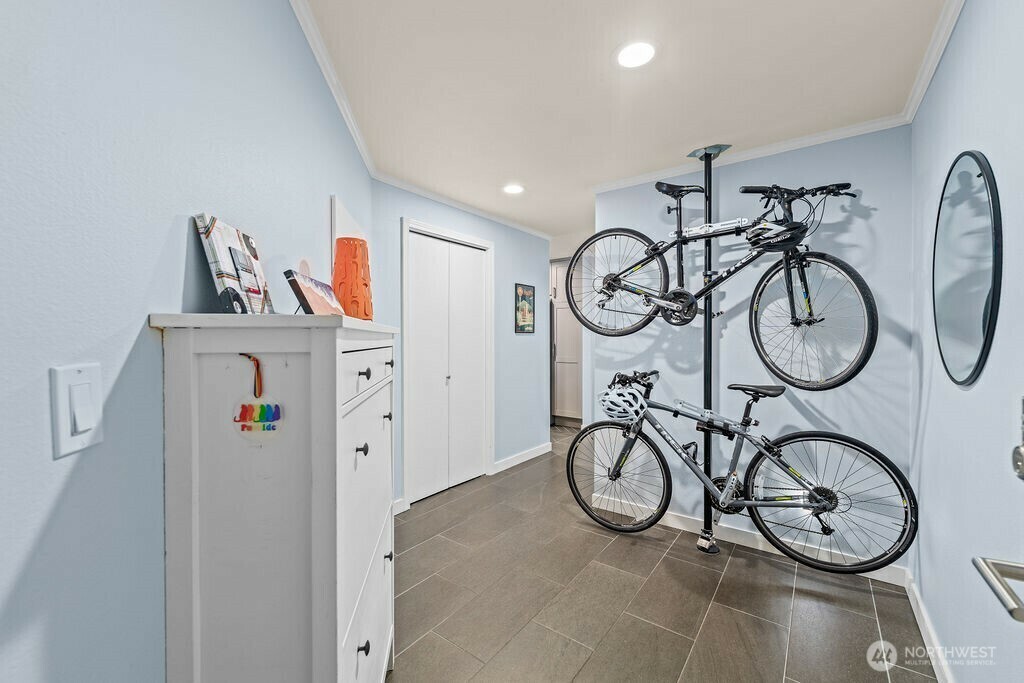 Property Photo:  1100 E Harrison Street 302  WA 98102 
