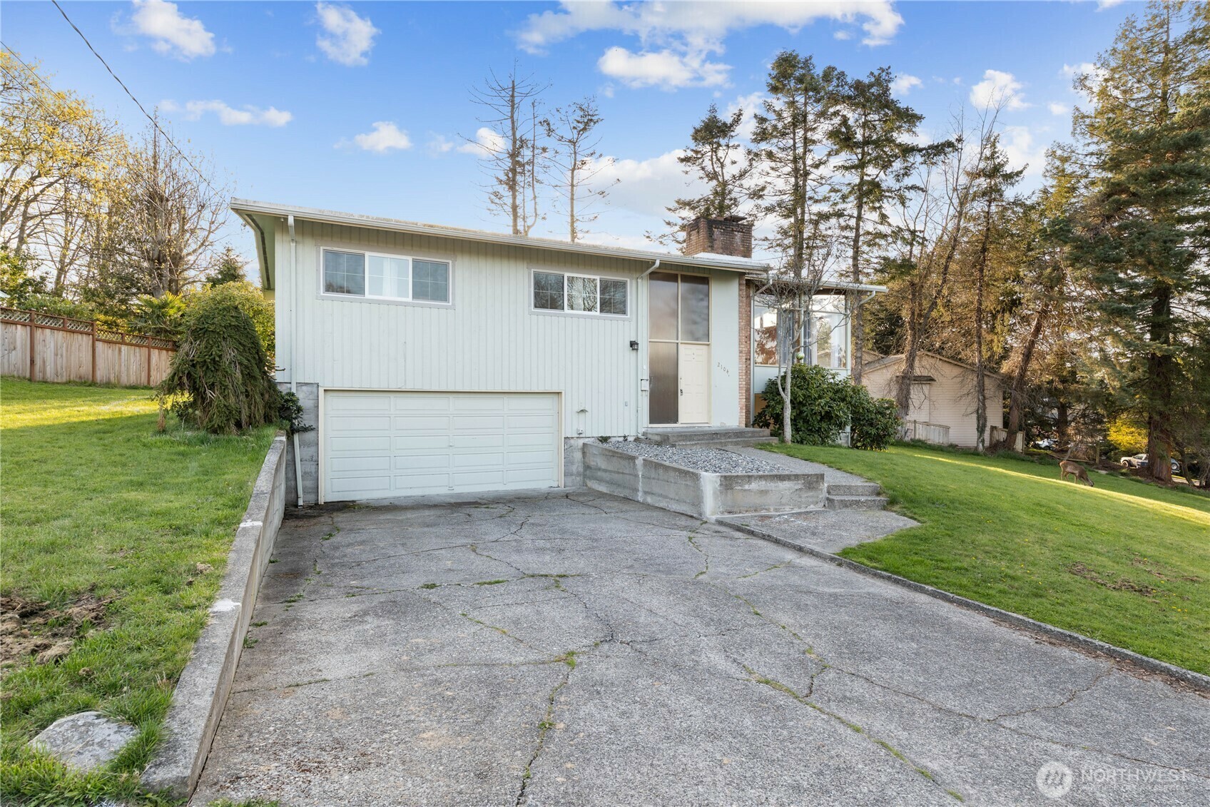 Property Photo: 2104 E Avenue WA 98221