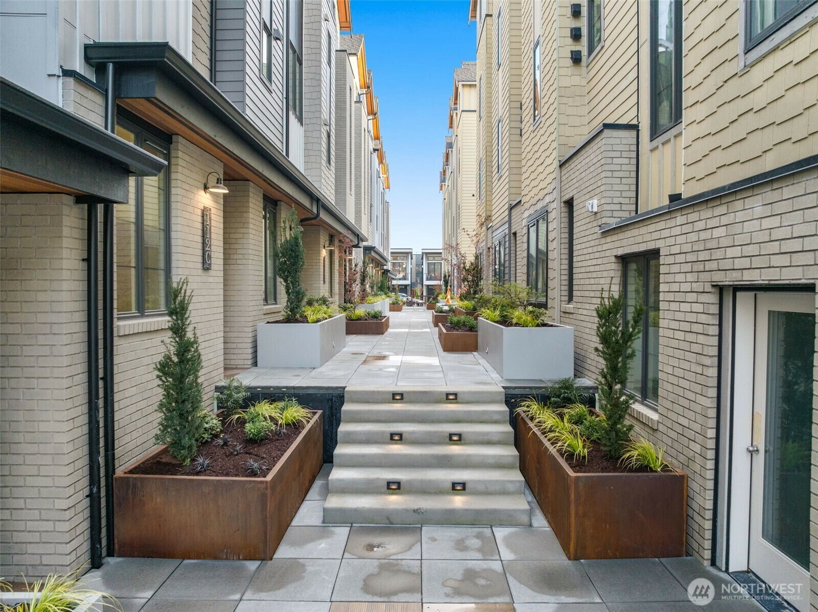 Property Photo: 118 E 2nd Street S WA 98033