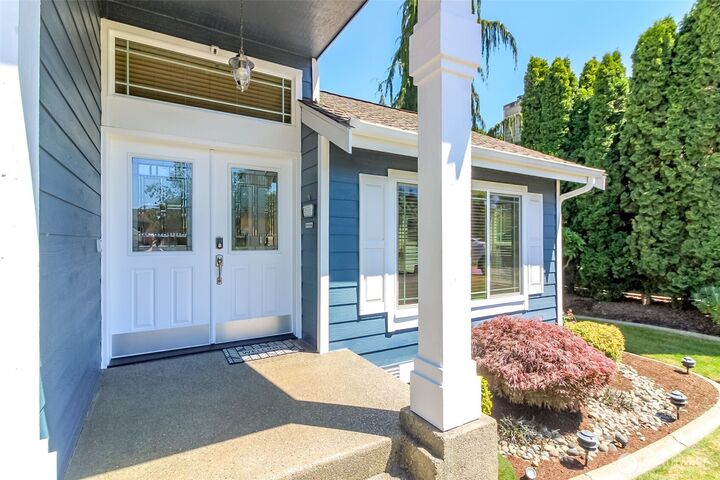 Property Photo: 913 N Mountain View Ave WA 98406