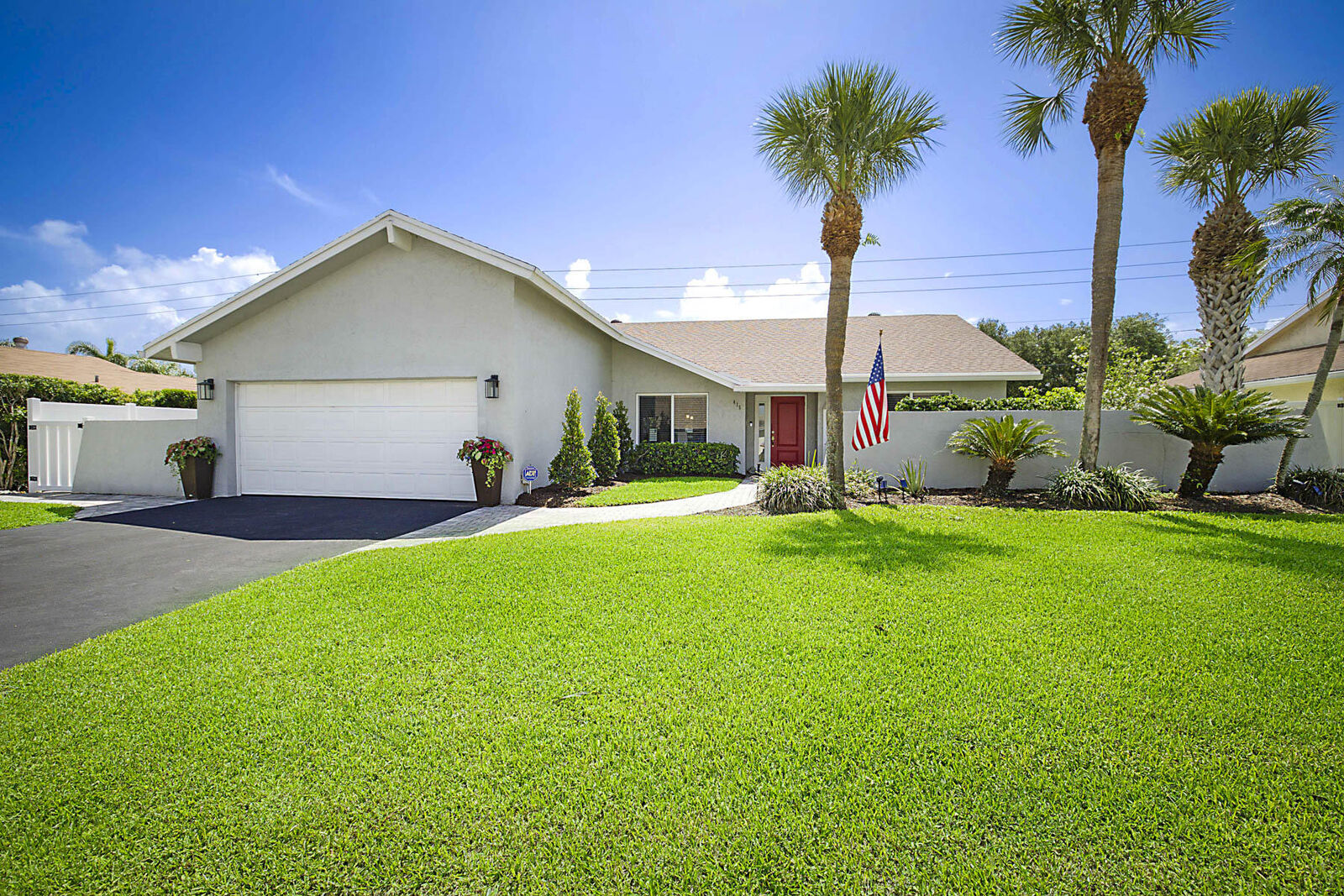 Property Photo: 415 SW 27th Avenue FL 33445