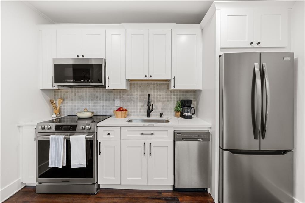Property Photo:  51 Poplar Street 1R  RI 02840 