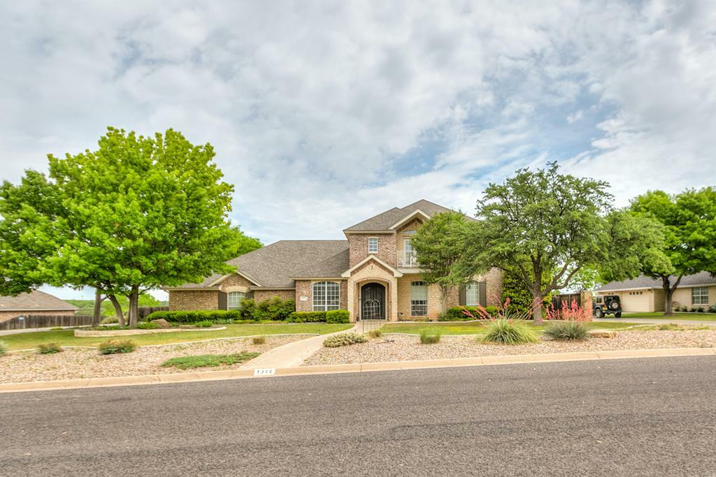 Property Photo: 1218 Ashford Dr TX 76901