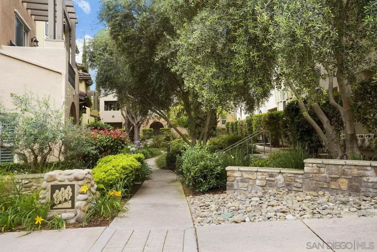 Property Photo: 2989 Escala Circle CA 92108