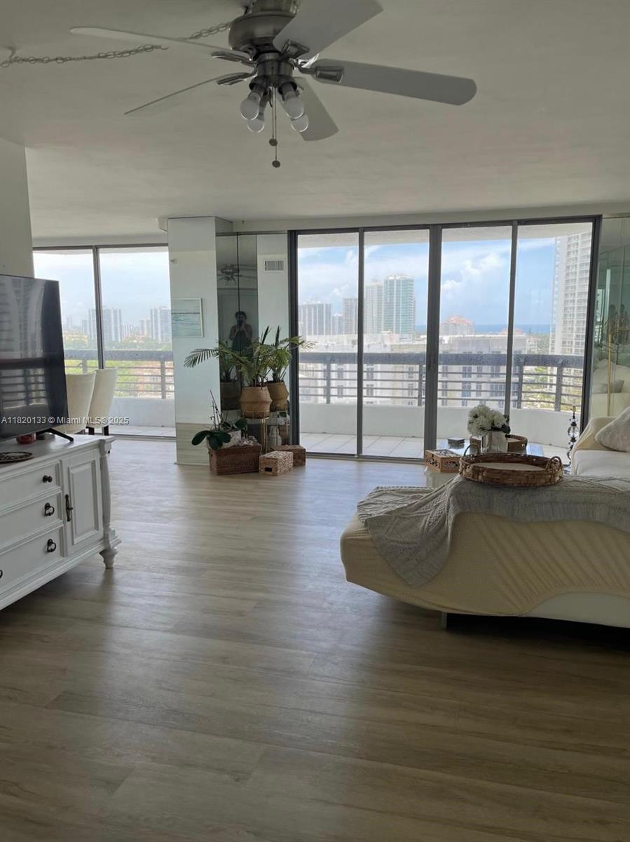 Property Photo: 3500 Mystic Pointe Dr 1804 FL 33180