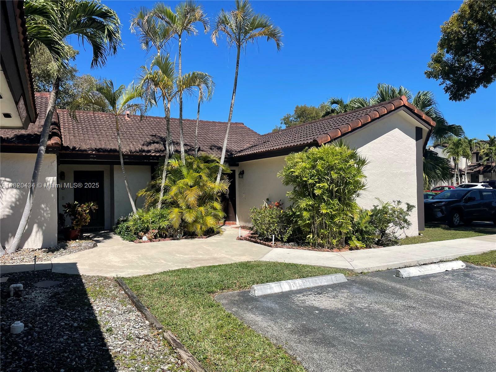Property Photo: 4840 SW 149th Ct 16H FL 33185