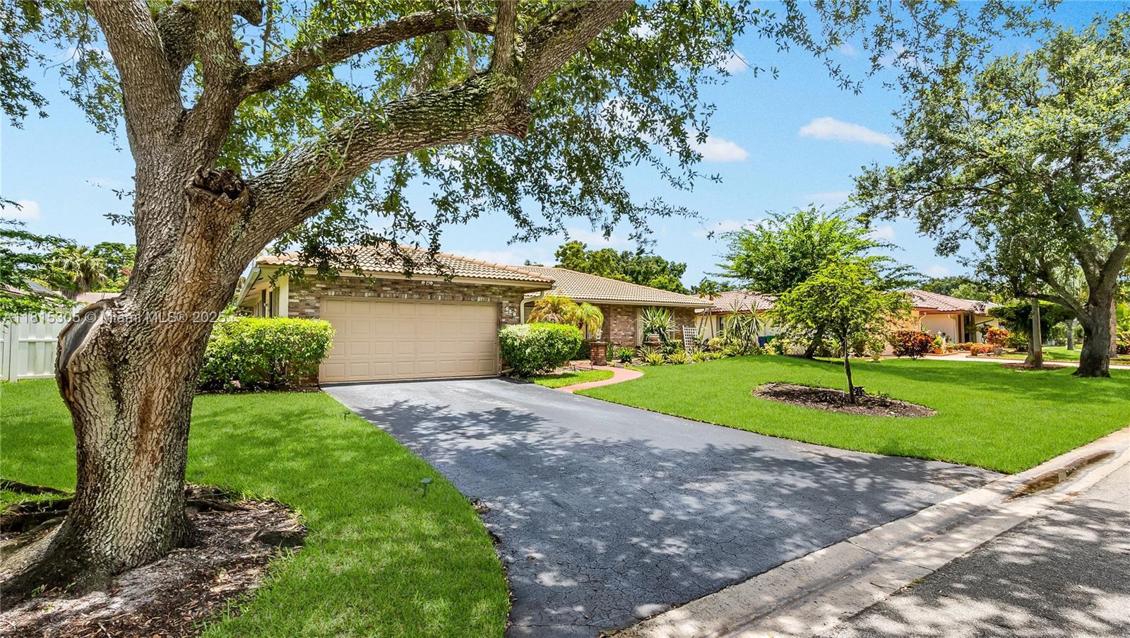 Property Photo: 639 NW 101st Ter FL 33071