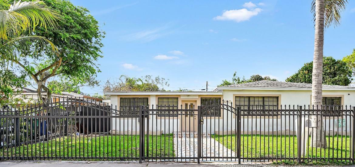 Property Photo: 450 NE 158th St 2 FL 33162