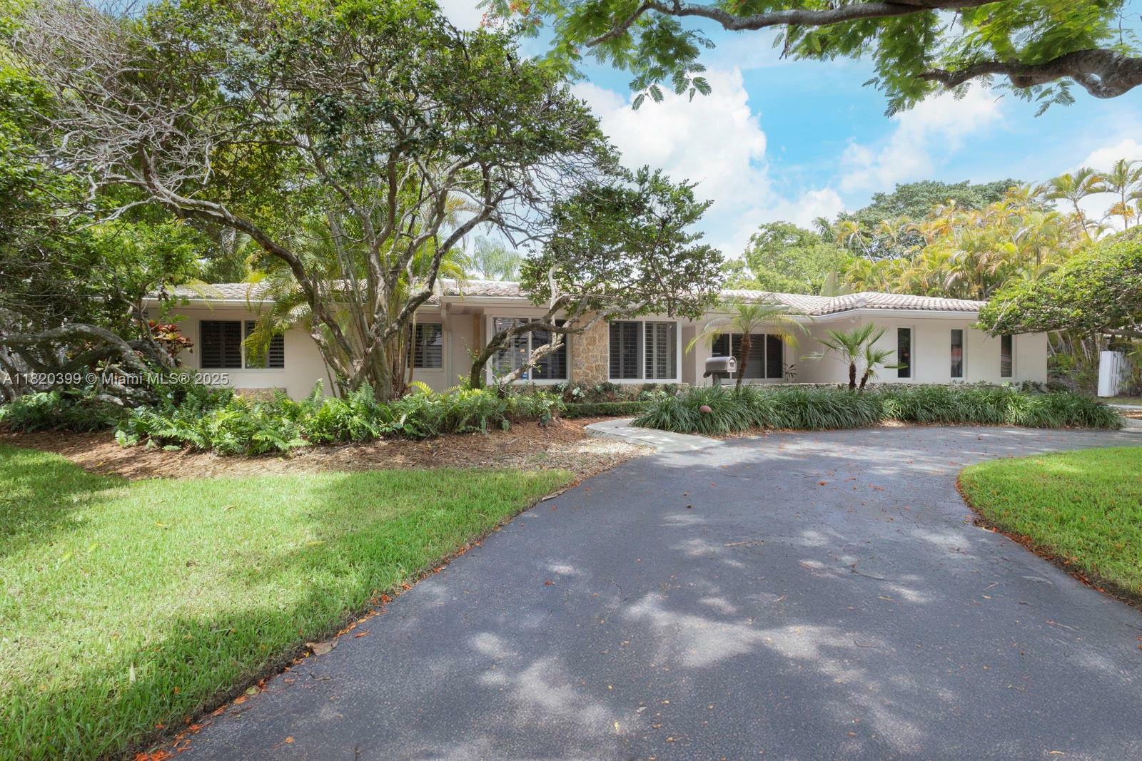 Property Photo: 11900 SW 72nd Pl FL 33156