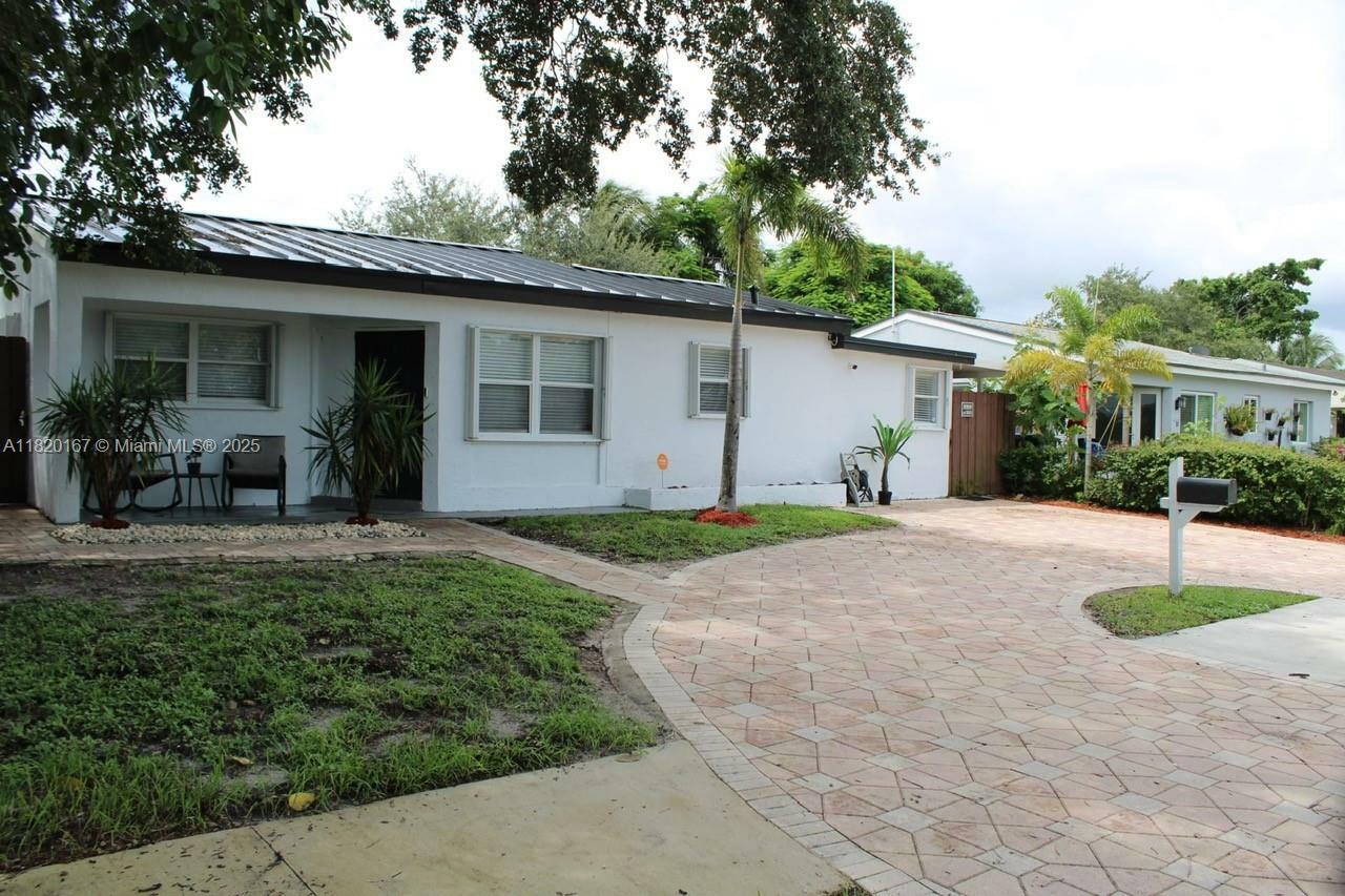 Property Photo:  6810 Douglas St  FL 33024 