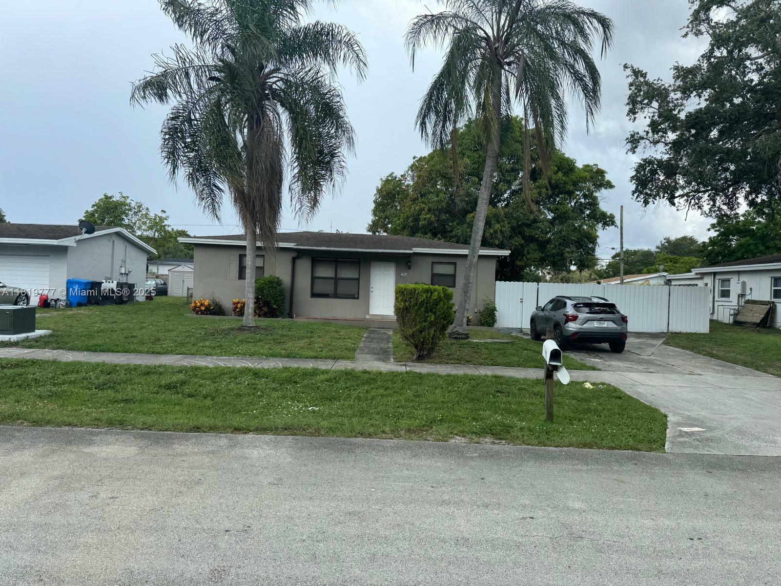 4620 SW 31st Dr  West Park FL 33023 photo