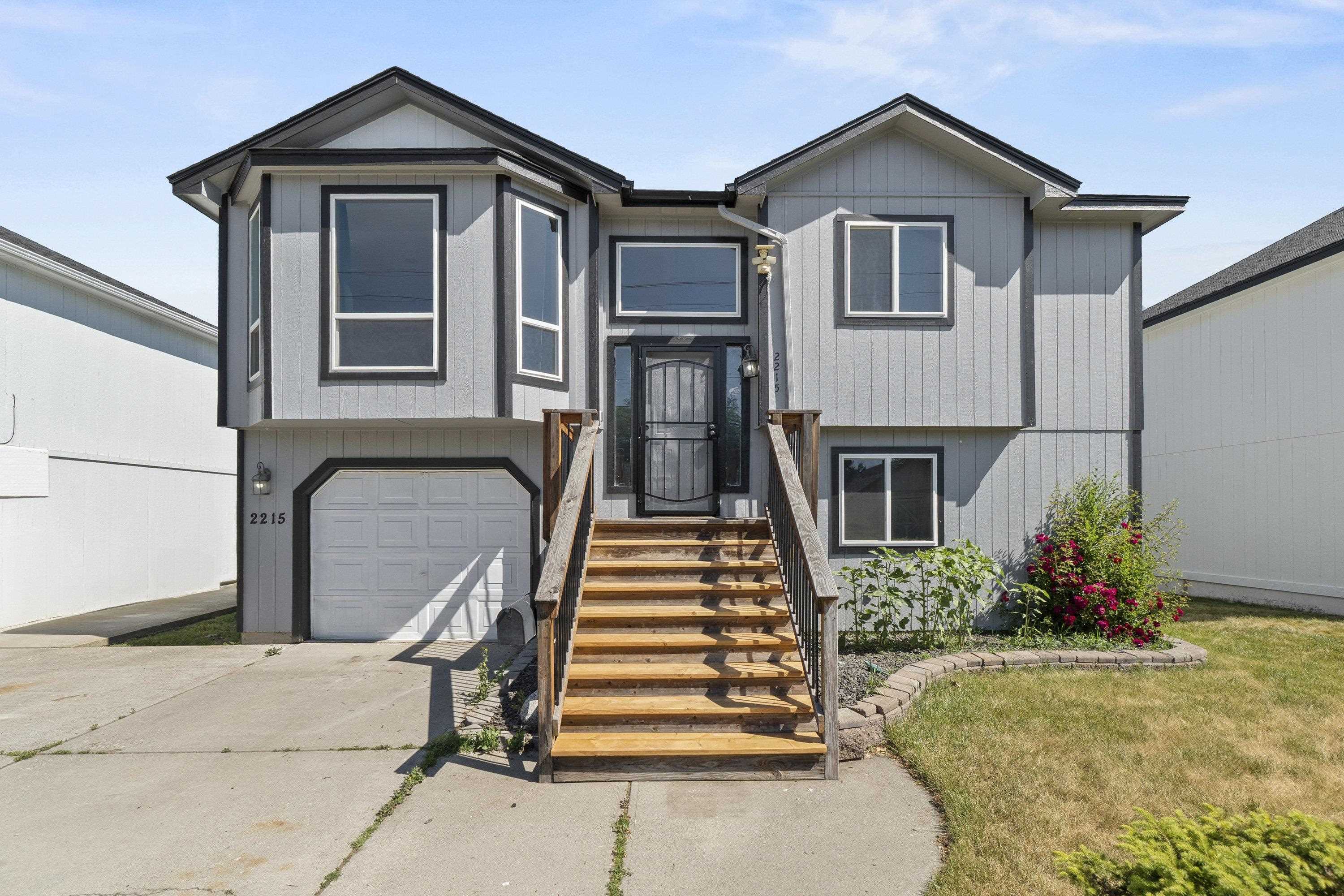 Property Photo: 2215 E Garland Ave WA 99207