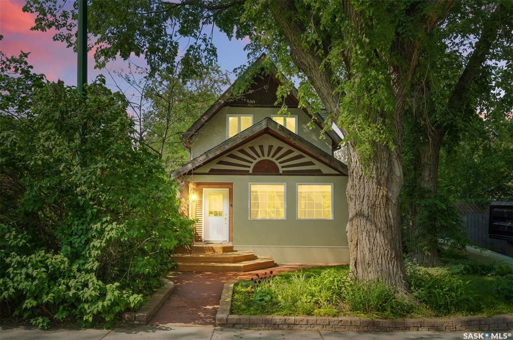 Property Photo: 318 28th Street W SK S7L 0K5