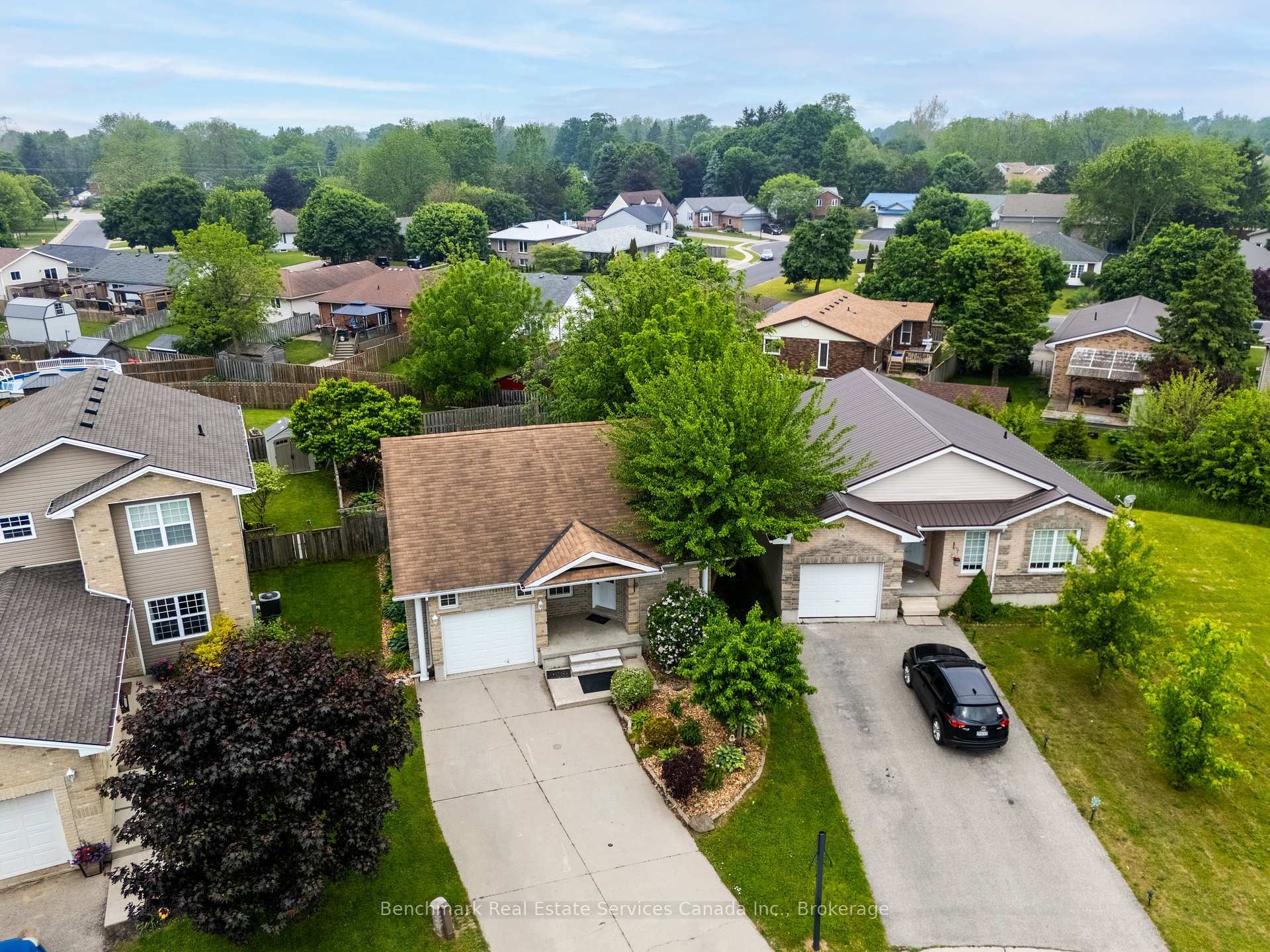 Property Photo: 10 Tara Court ON N5H 0A1