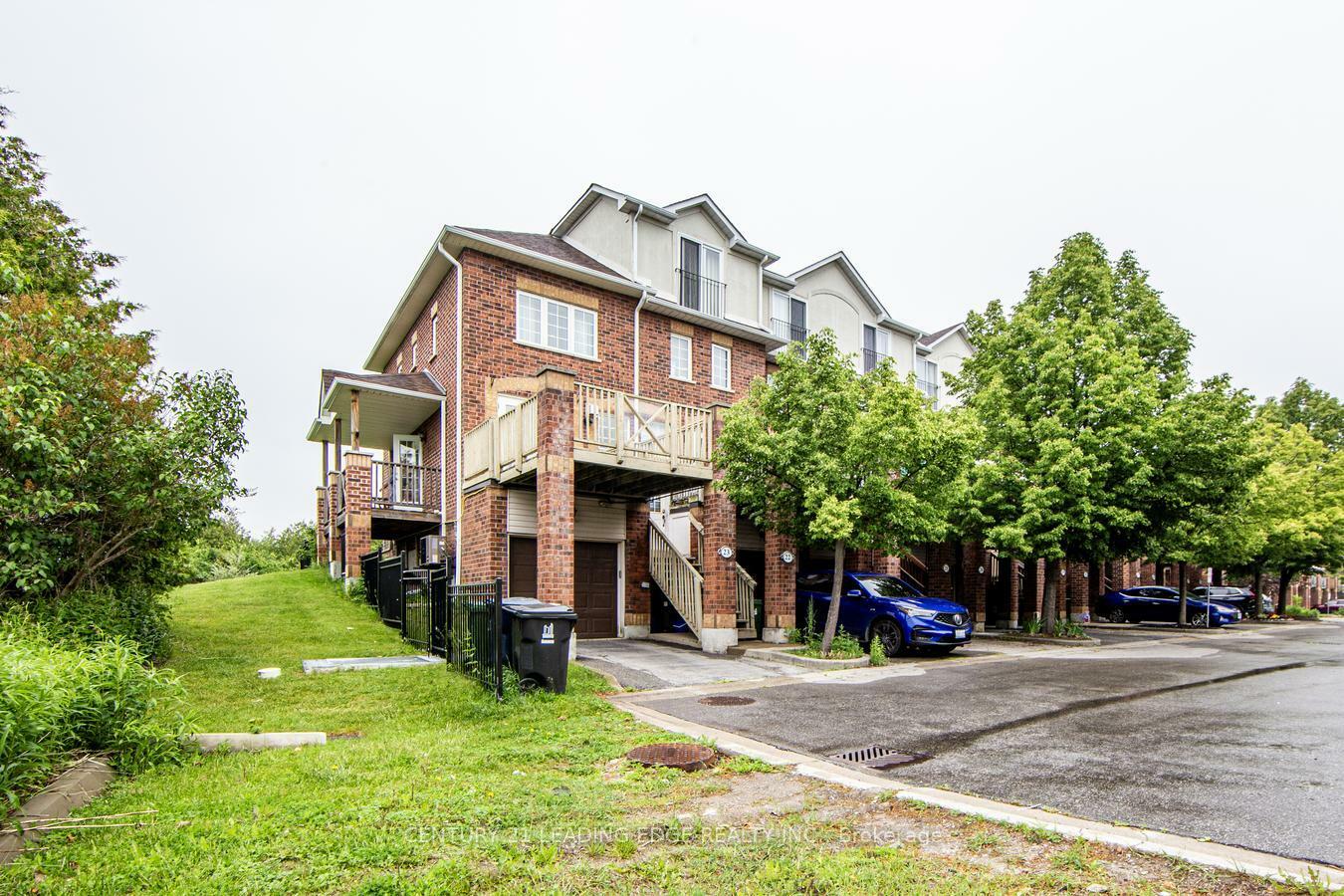 Property Photo: 2 Hedge End Road 23 ON M1B 5Z8