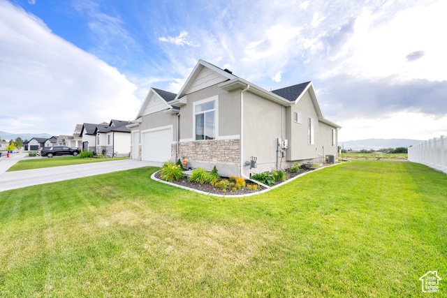 Property Photo: 4951 N Stratford Dr UT 84074