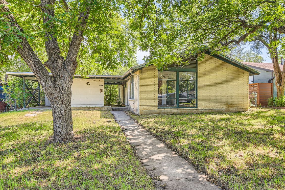 Property Photo: 1611 Suffolk Drive TX 78723