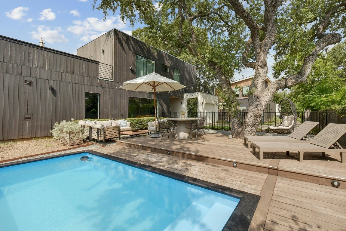 Property Photo: 1605 Chelsea Lane TX 78704