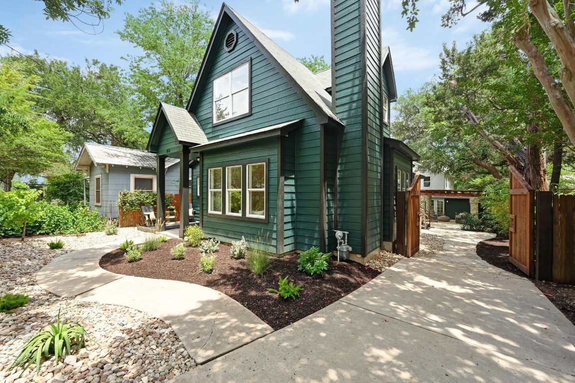 Property Photo:  803 Jessie Street  TX 78704 