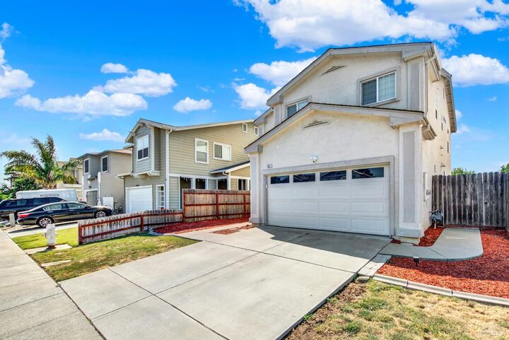 Property Photo: 723 Chateau Circle CA 95687