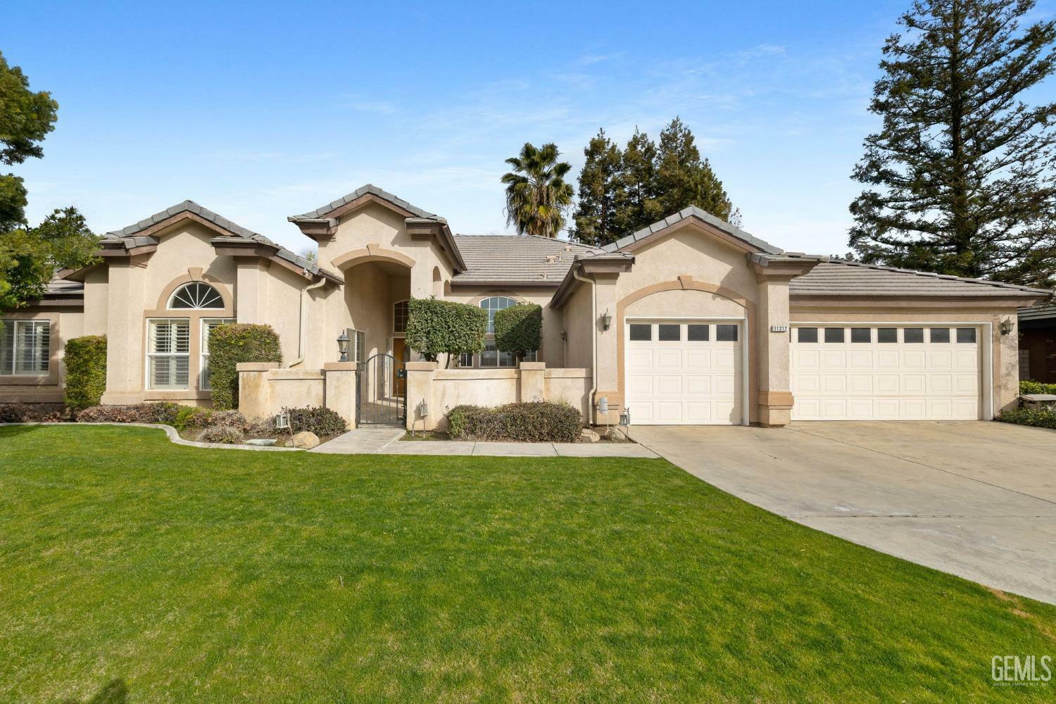 Property Photo: 11212 Moorgate Street CA 93311