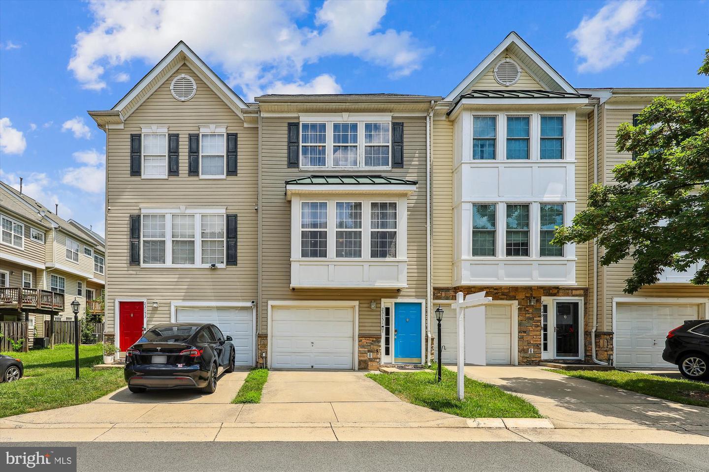 Property Photo: 23151 Blackthorn Square VA 20166