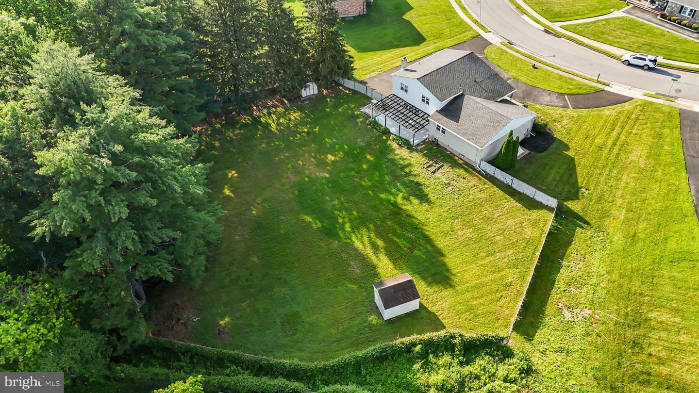 Property Photo: 951 Robin Lane PA 19006