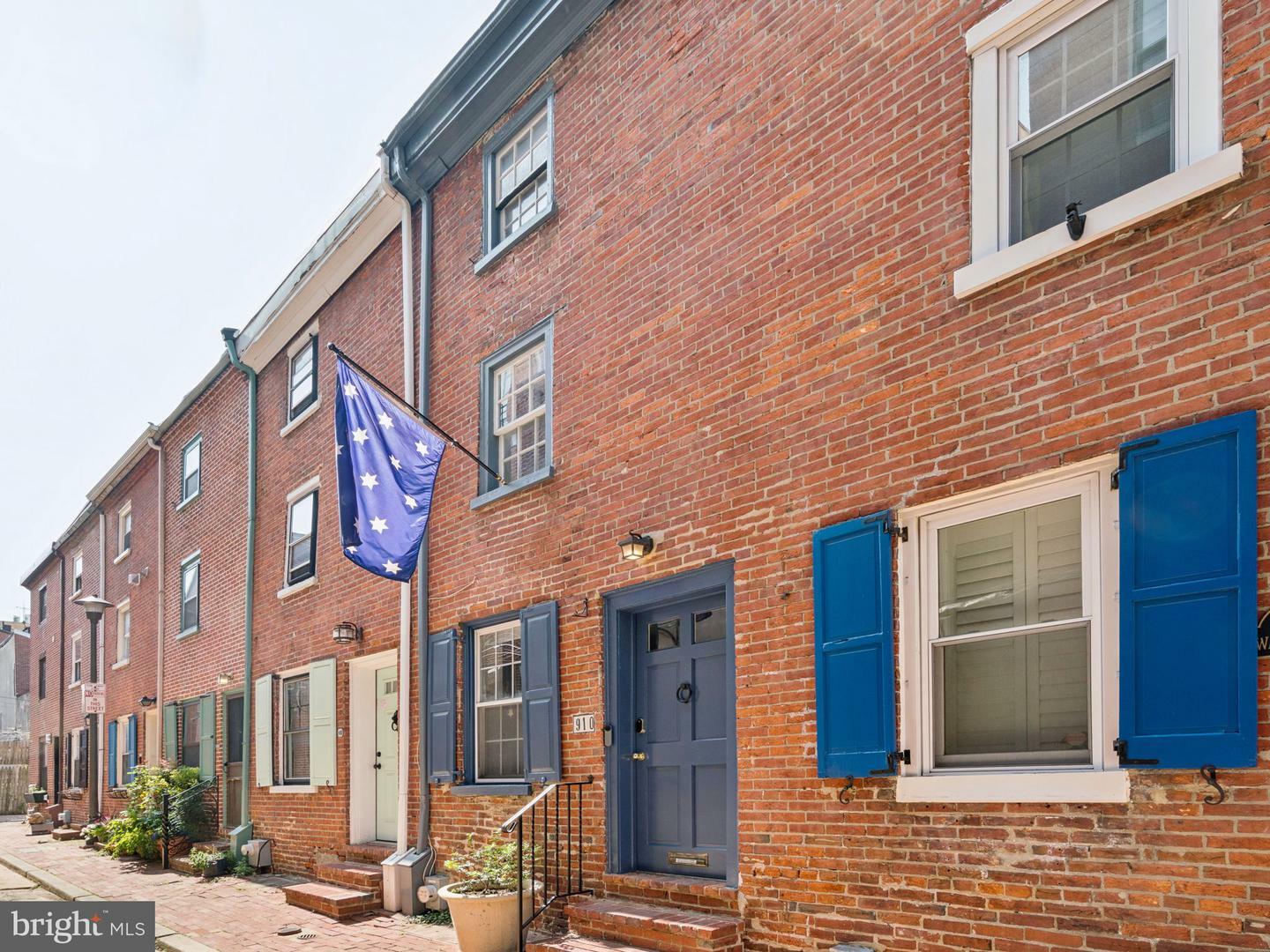 Property Photo: 910 Waverly Street PA 19147