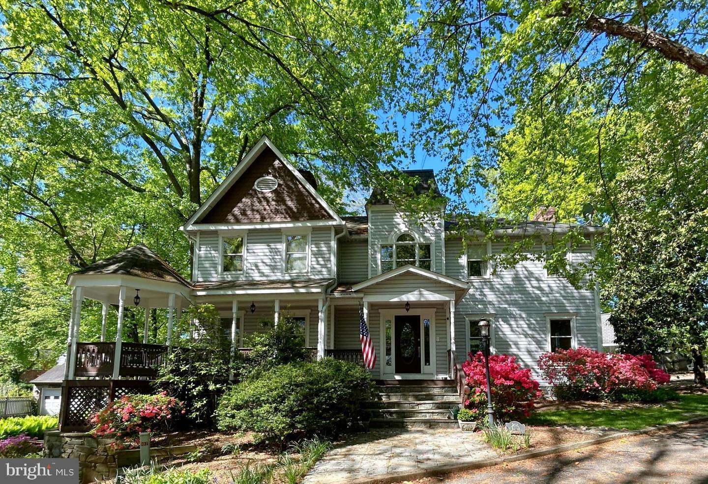 Property Photo: 307 Shadow Walk VA 22046
