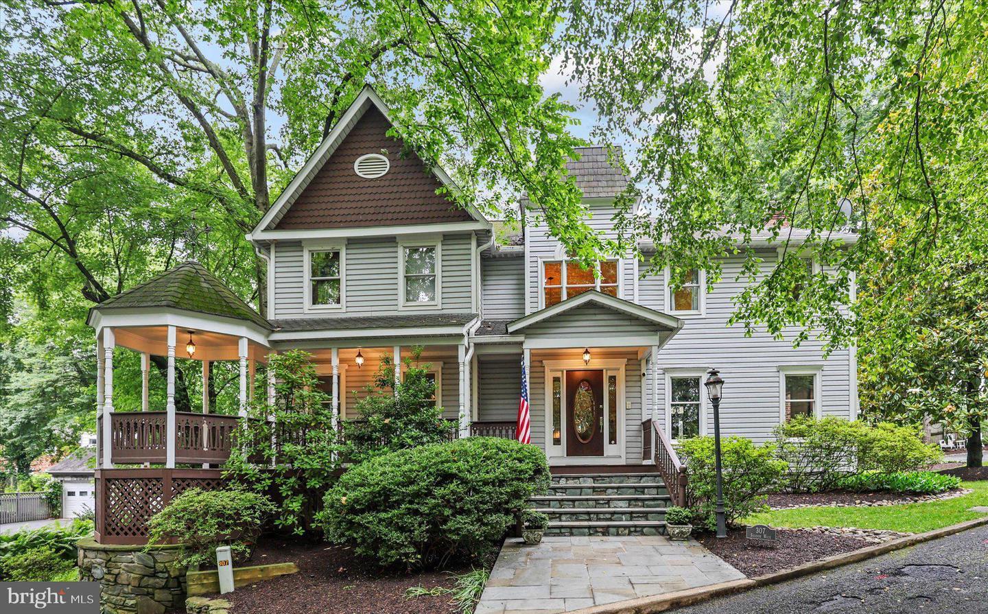 Property Photo: 307 Shadow Walk VA 22046