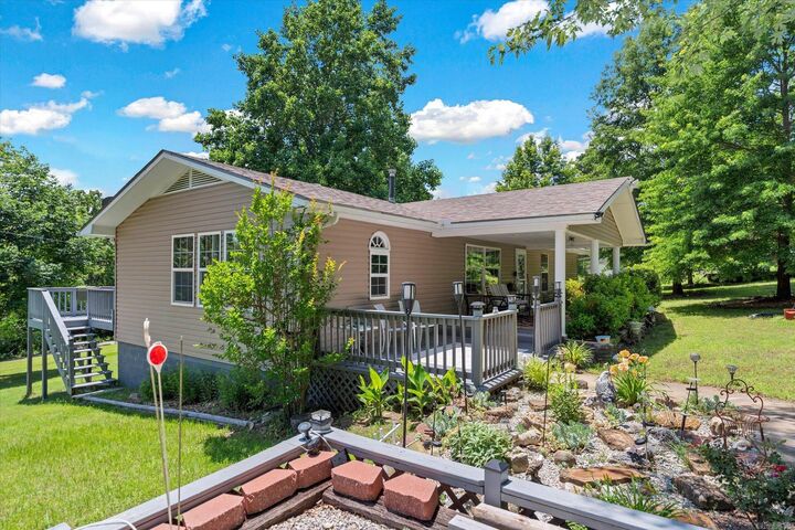 Property Photo: 108 Gregory St AR 72658