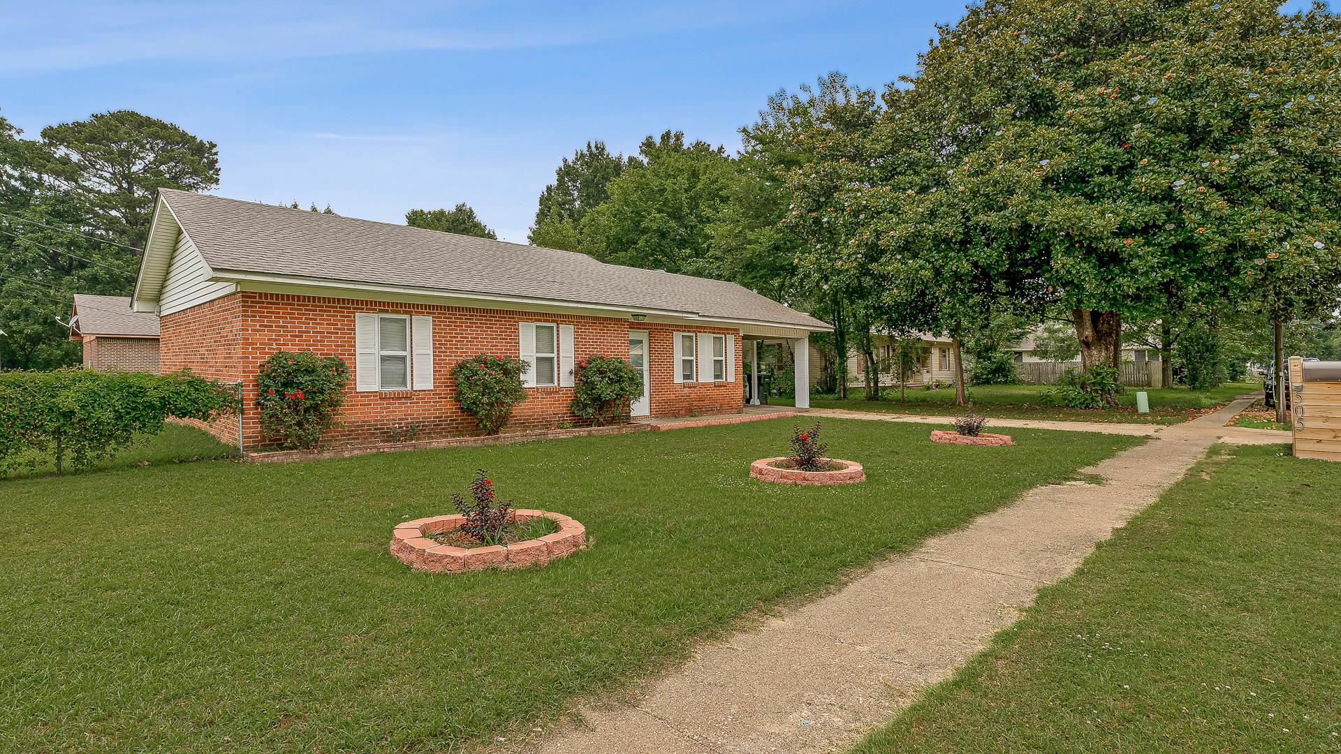 Property Photo: 505 Maumelle St AR 72437