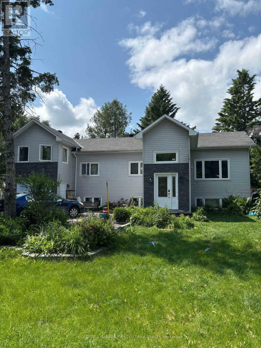 Photo de la propriété: 54 Cloverloft Court ON K2S 1T2