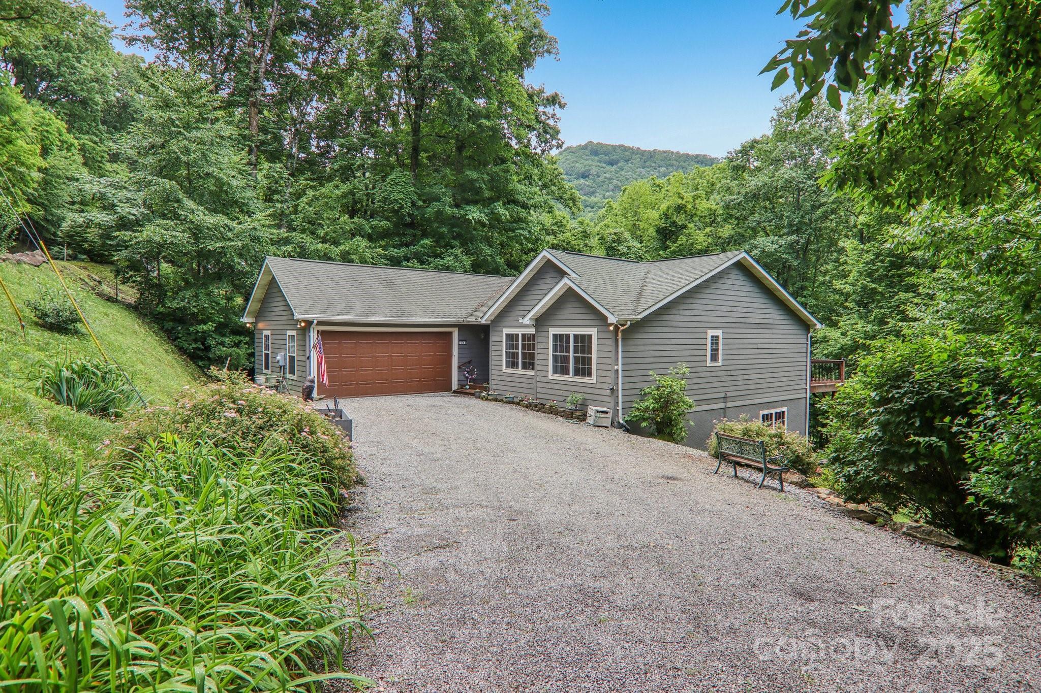Property Photo:  574 Appaloosa Trail  NC 28785 