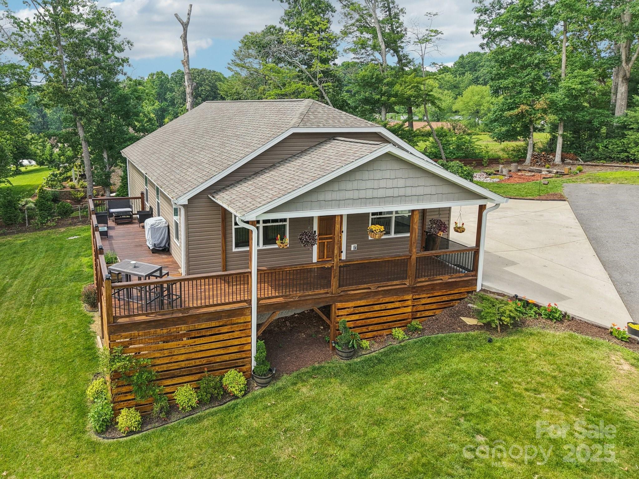 Property Photo: 135 Ivey Farms Road NC 28715