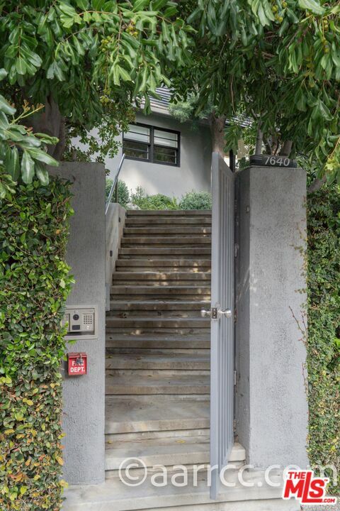 7640 Woodrow Wilson Dr  Los Angeles CA 90046 photo