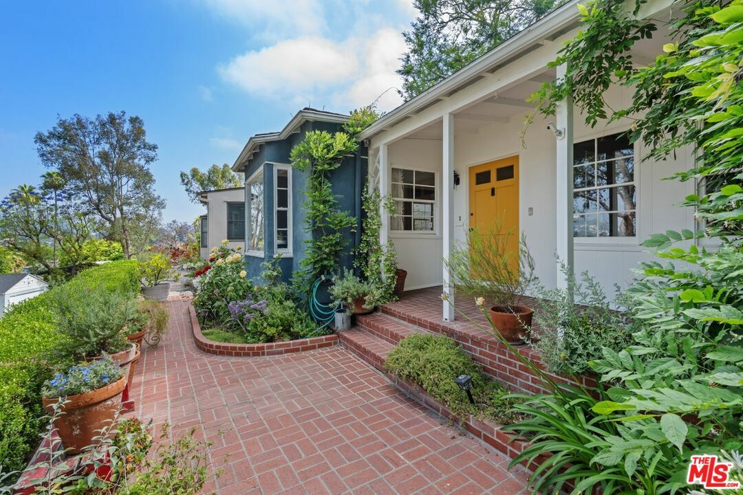 Property Photo: 2428 Panorama Ter CA 90039