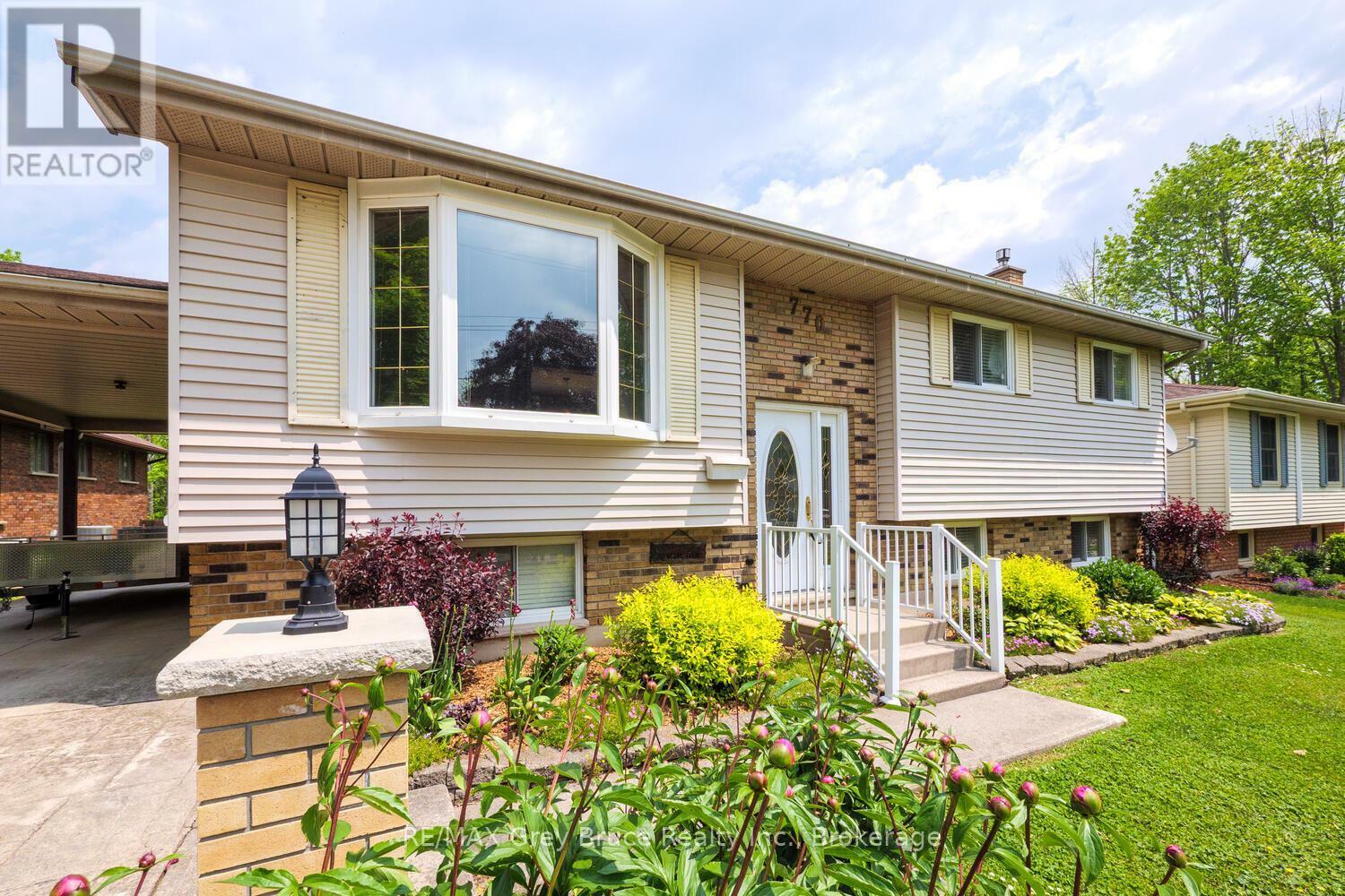 Property Photo: 770 27th Street West ON N4K 4J8