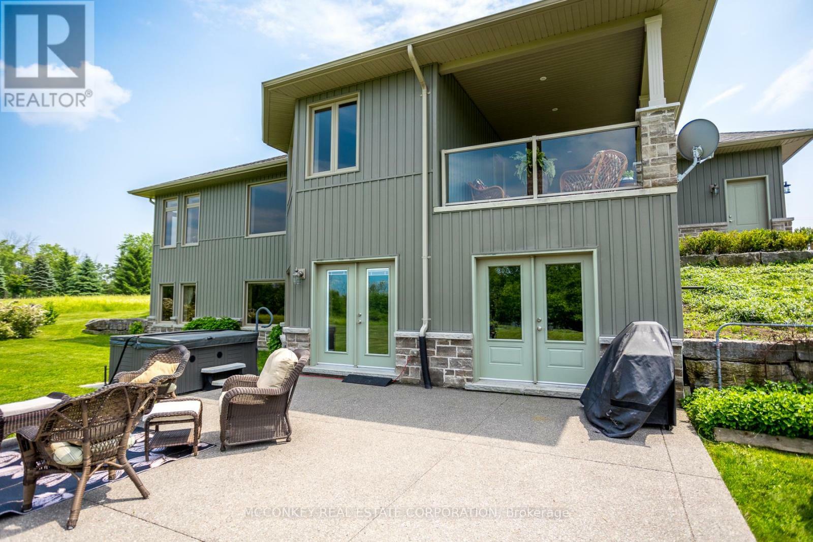 Photo de la propriété: 124 Almeara Drive ON K9J 6X9